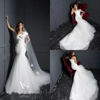 Прекрасни Сватбени рокли на Русалка 2020 Дантелени 3D Флорални апликации на Сватбена рокля в стил Кънтри в Едно рамо Плюс Размера на Boho Robe De Soiree